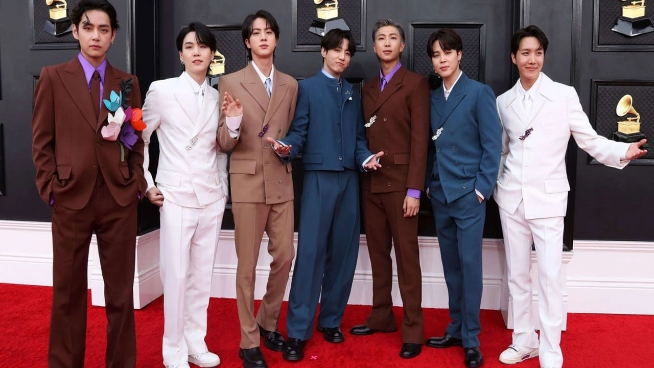 صورة اسماء فرقة بتس بالانجليزي