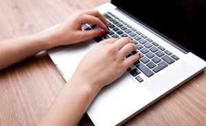 تعبير بالانجليزي عن سلبيات وايجابيات الانترنت