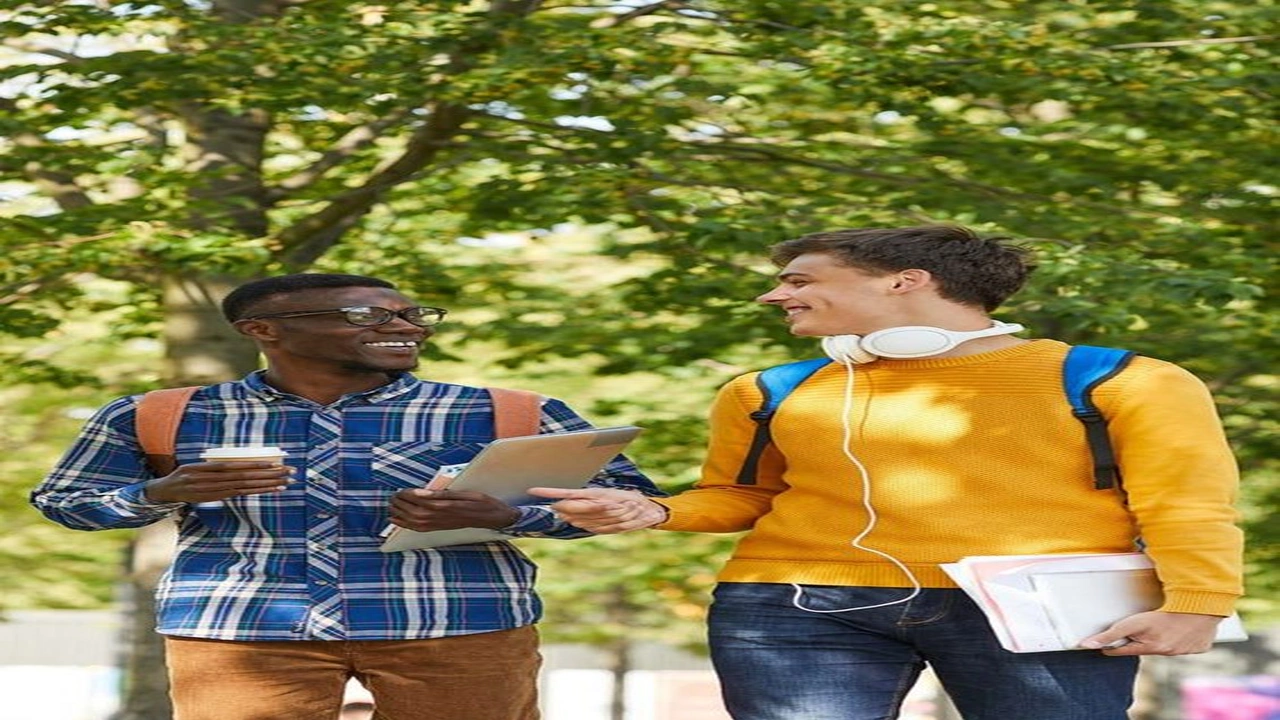 صورة حوار بين شخصين عن حادث مروري بالانجليزي