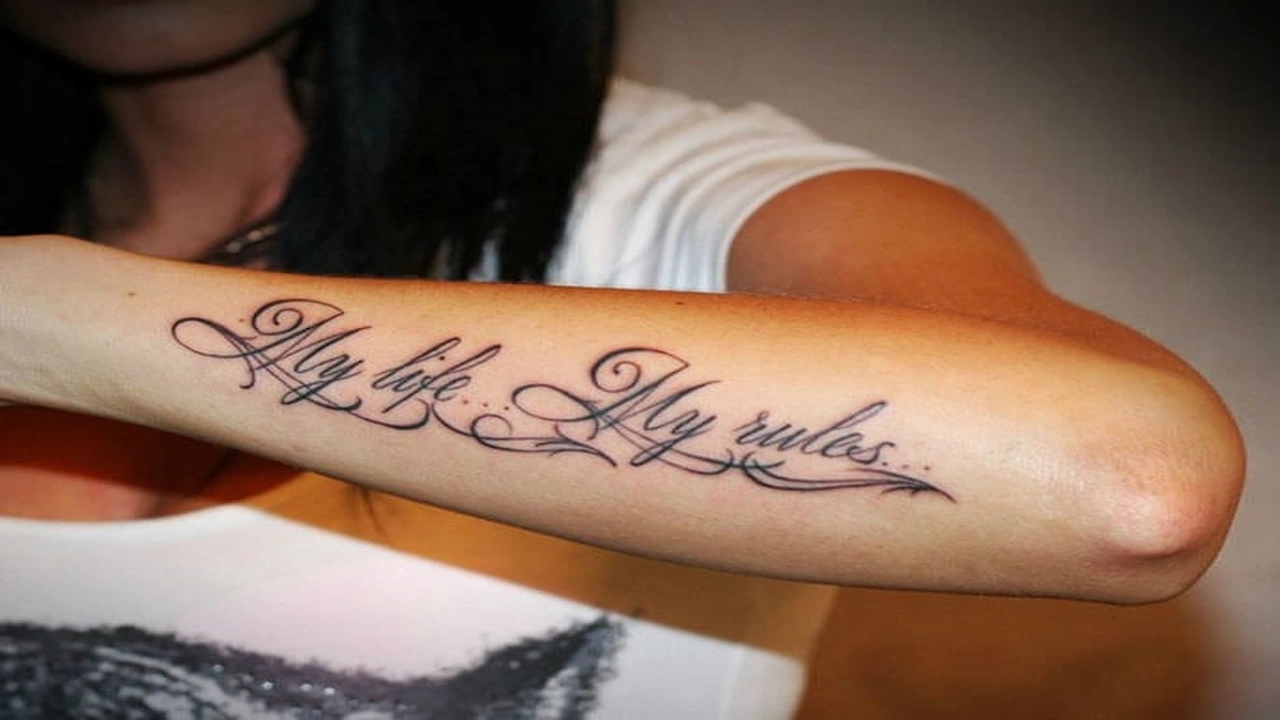 صورة عبارات تاتو بالانجليزي على اليد