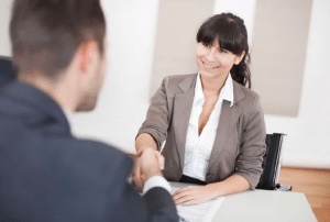 كيف أقدم نفسي في مقابلة عمل بالانجليزي