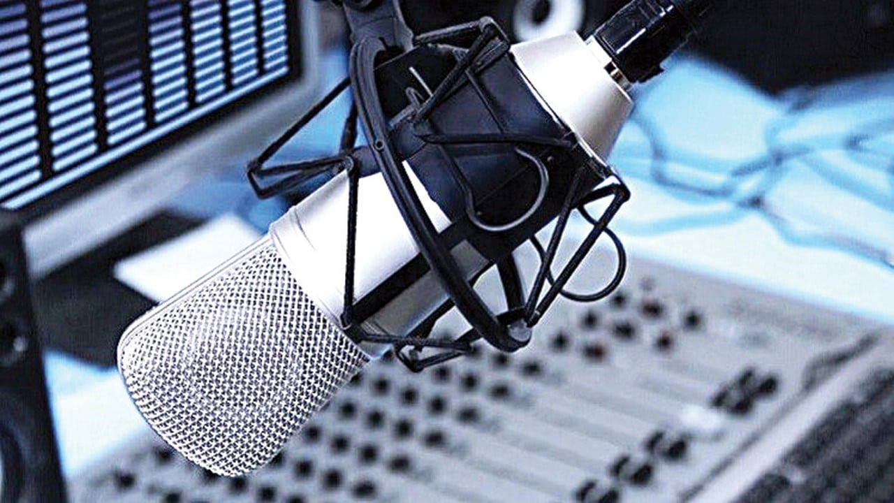 صورة مقدمة اذاعة مدرسية بالانجليزي