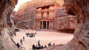موضوع تعبير بالانجليزي عن البتراء