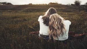 تعبير عن وصف صديقتي بالانجليزي