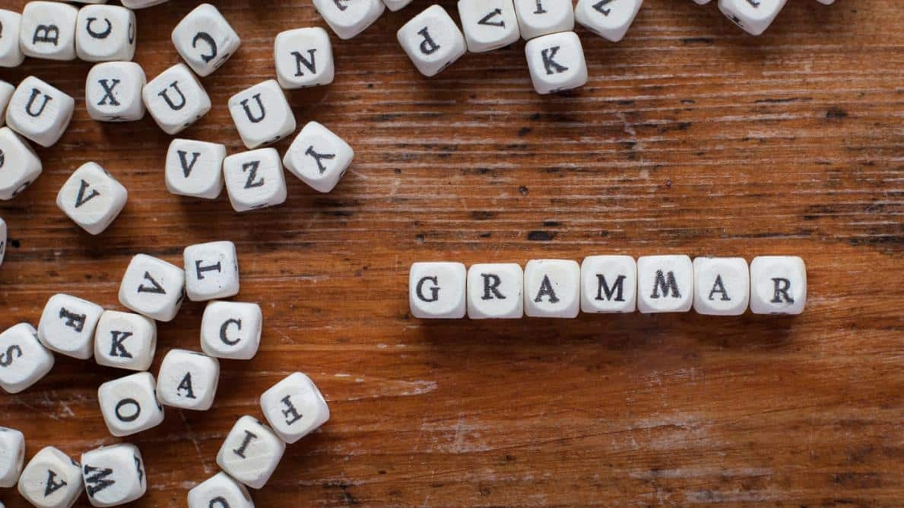 صورة جمل بالانجليزية فيها have to