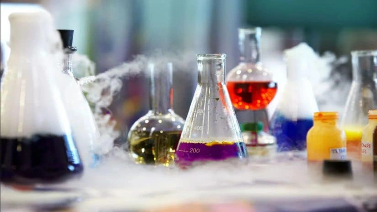 صورة عبارات كيميائية بالانجليزي