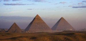 موضوع تعبير بالانجليزي عن الاهرامات