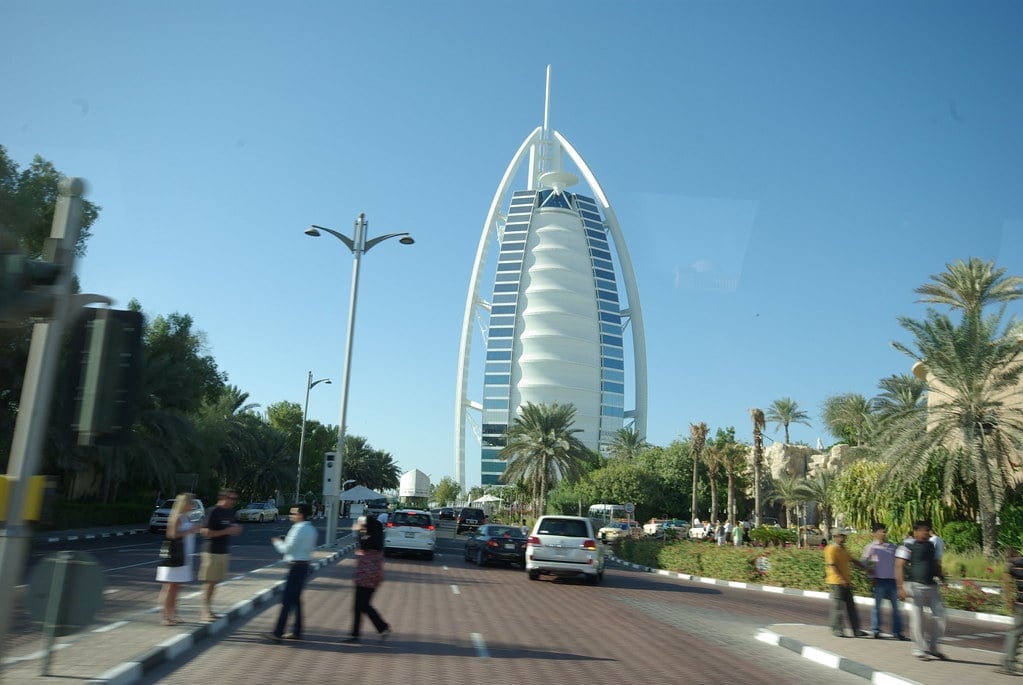 موضوع تعبير عن الامارات بالانجليزي