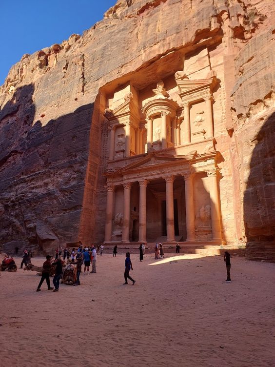 موضوع تعبير عن العادات والتقاليد في الاردن بالانجليزي